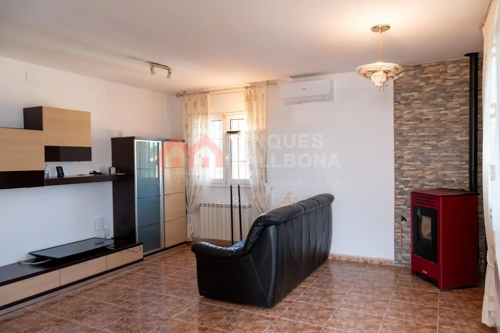 Sala d'estar de Casa o xalet en venda en La Torre de Claramunt amb Aire condicionat, Calefacció i Jardí privat