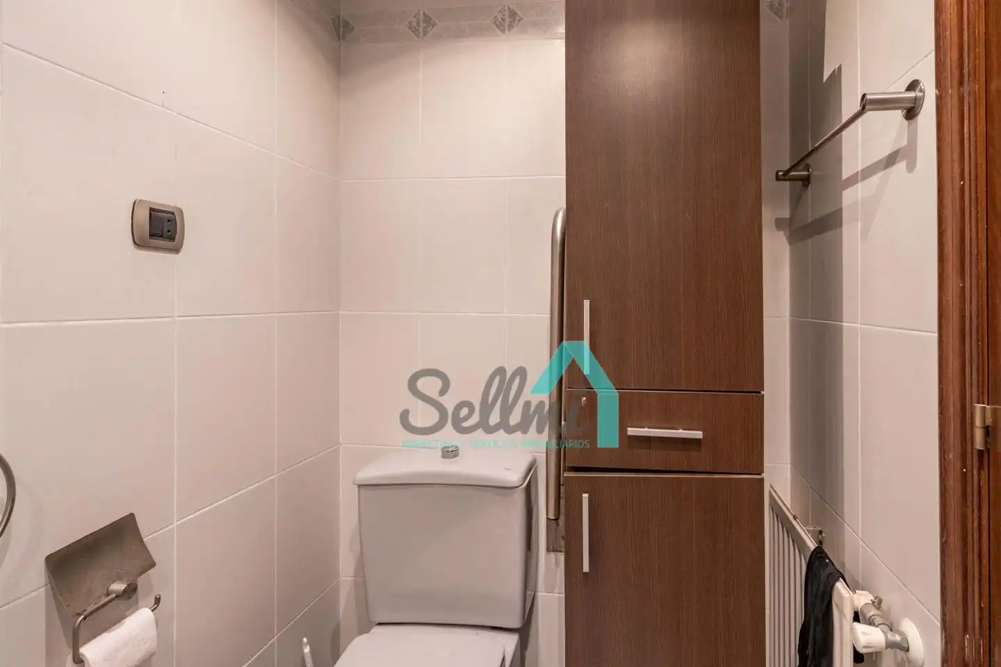 Bathroom of Flat for share in Oviedo   with Heating, Parquet flooring and Furnished