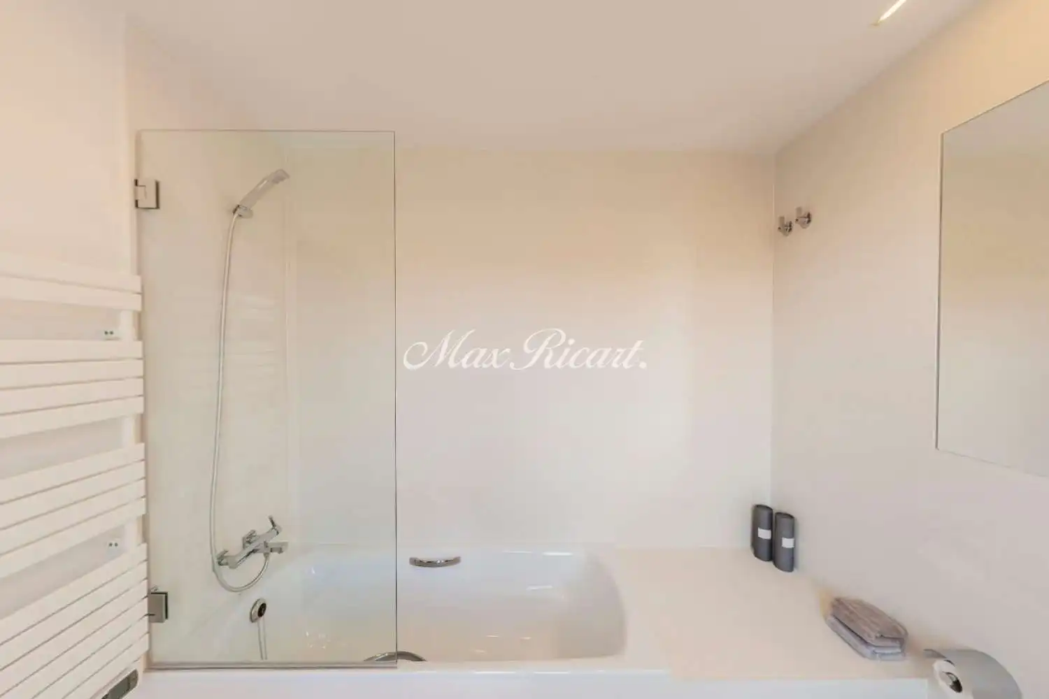 Badezimmer von Wohnung zur Miete in Barcelona mit Klimaanlage, Heizung und Terrasse