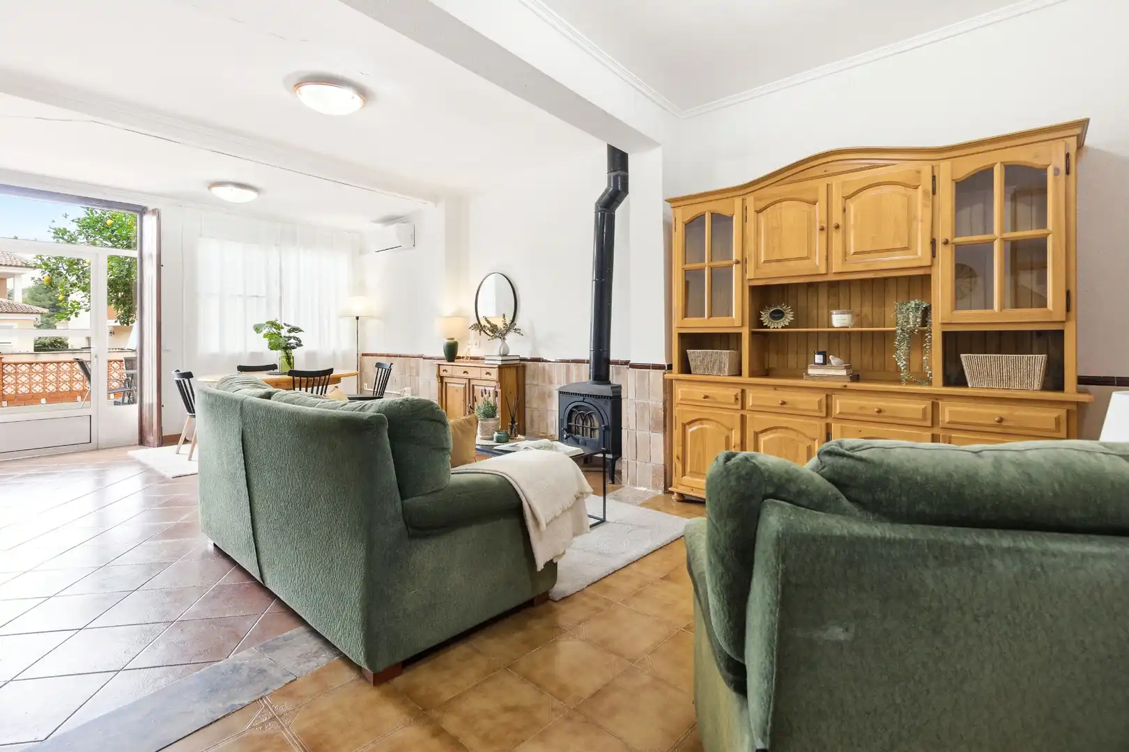 Sala de estar de Casa adosada en venta en Navajas con Aire acondicionado, Calefacción y Jardín privado