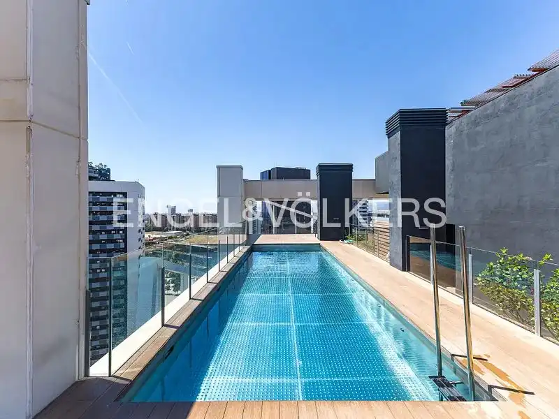 Piscina de Àtic en venda en L'Hospitalet de Llobregat amb Aire condicionat, Calefacció i Parquet