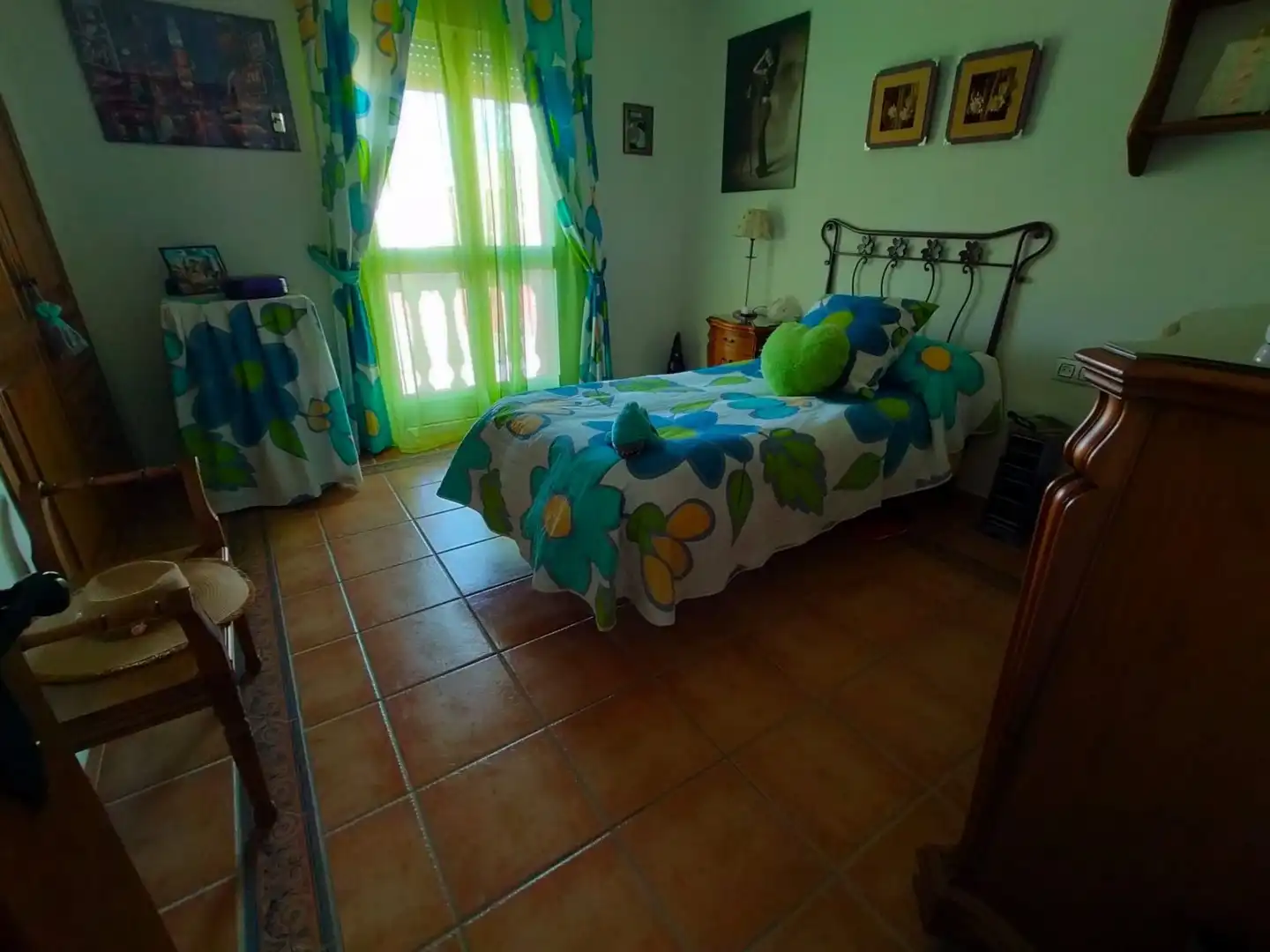 Dormitori de Casa o xalet en venda en La Línea de la Concepción amb Aire condicionat, Jardí privat i Traster