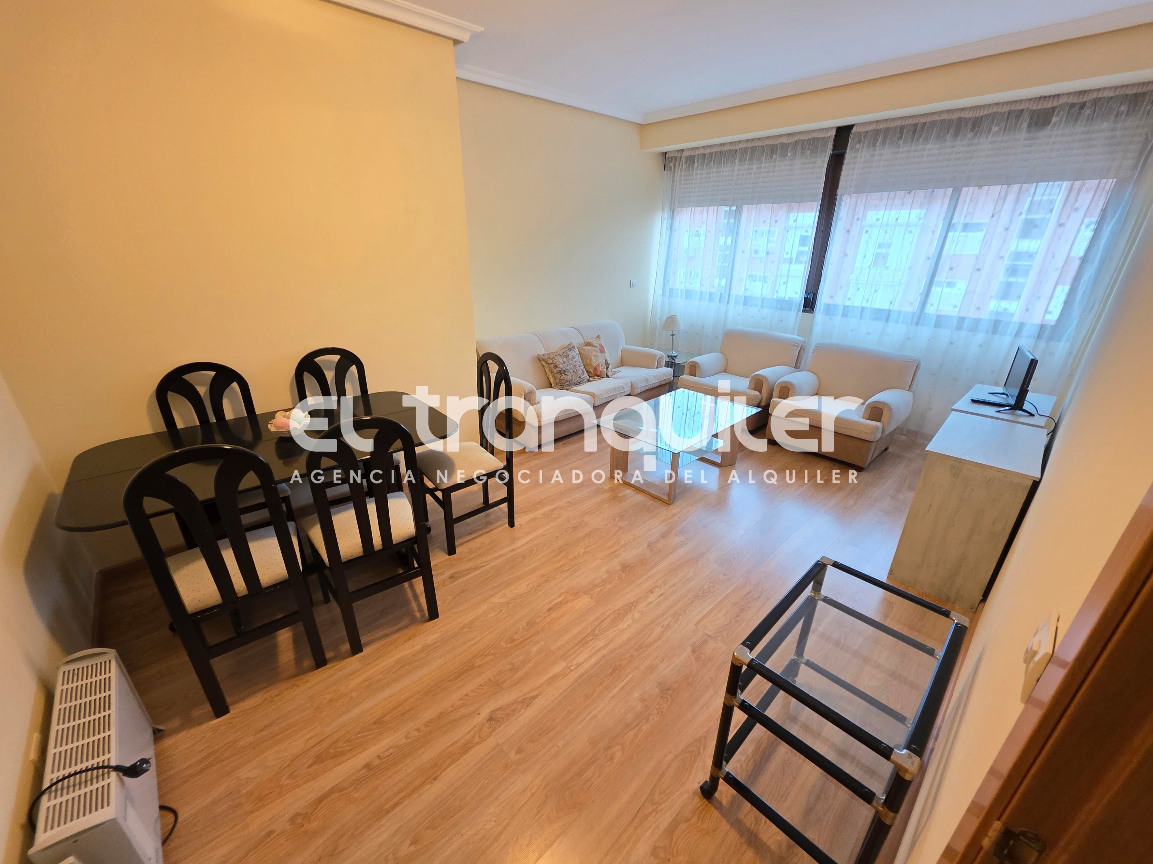 Sala d'estar de Pis de lloguer en  Madrid Capital amb Aire condicionat, Moblat i Rentadora