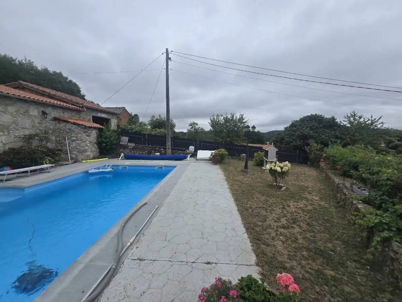 Schwimmbecken von Haus oder Chalet zum Verkauf in O Saviñao  mit Heizung, Privatgarten und Terrasse