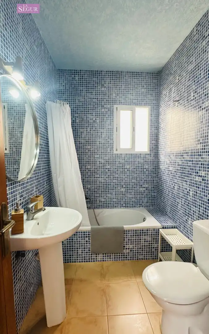 Bany de Casa o xalet en venda en Barbate amb Jardí privat, Terrassa i Moblat