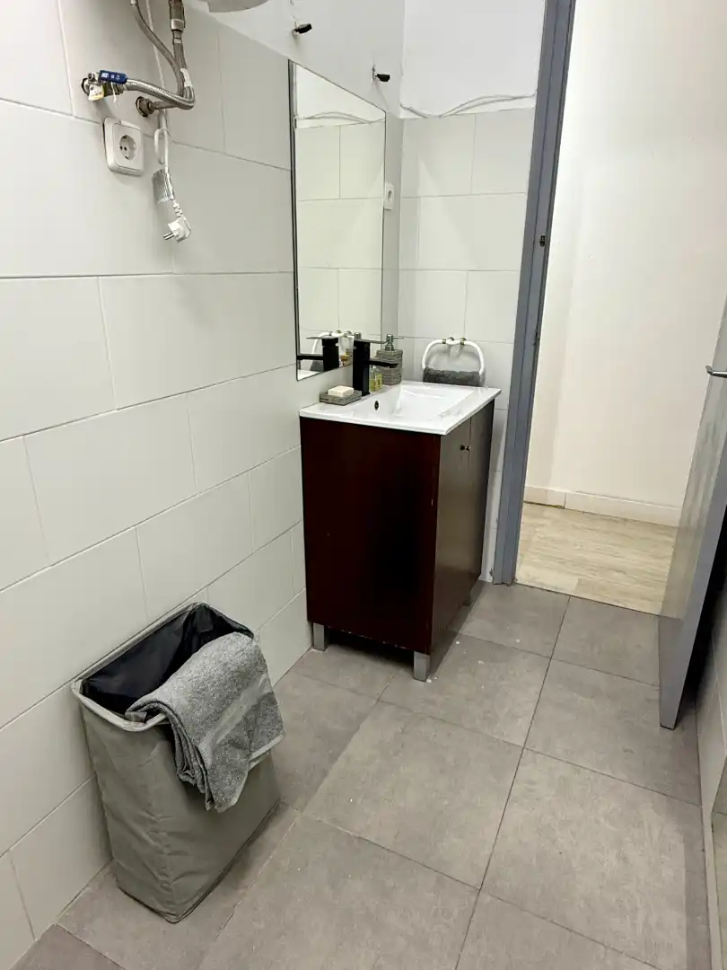 Badezimmer von Wohnung zum Verkauf in Barcelona mit Parkett und Alarm