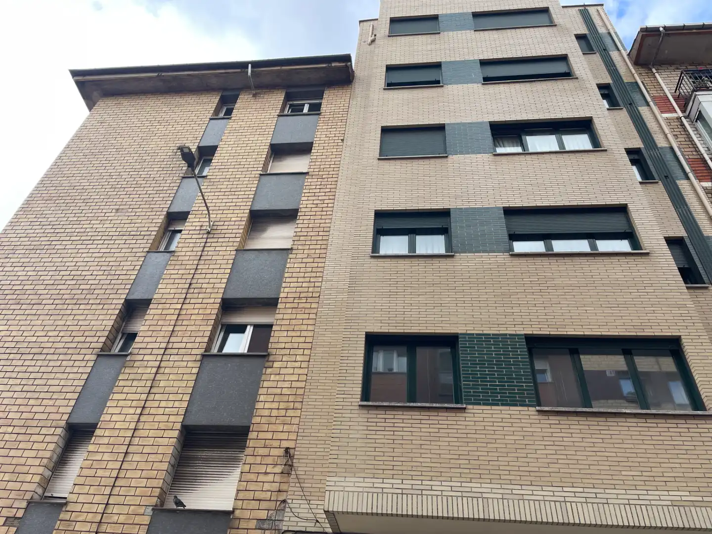Vista exterior de Pis en venda en Gijón  amb Calefacció, Terrassa i Traster