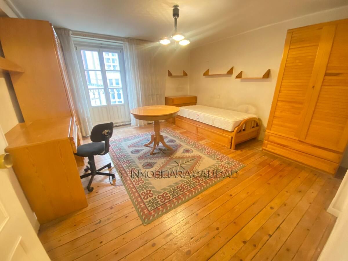 Habitación de Piso en venta en Burgos Capital con Calefacción y Trastero