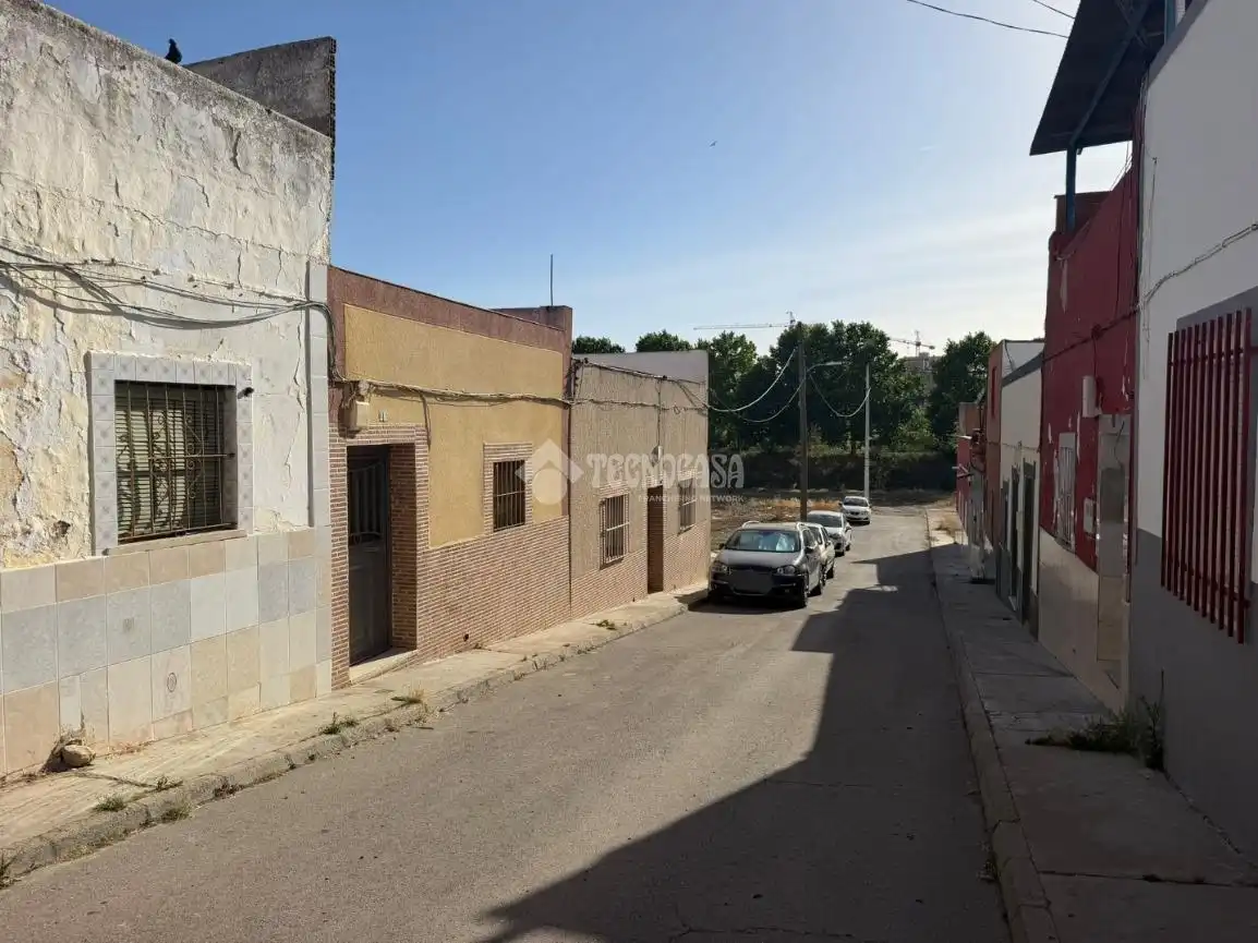 Vista exterior de Casa adosada en venda en Badajoz amb Terrassa