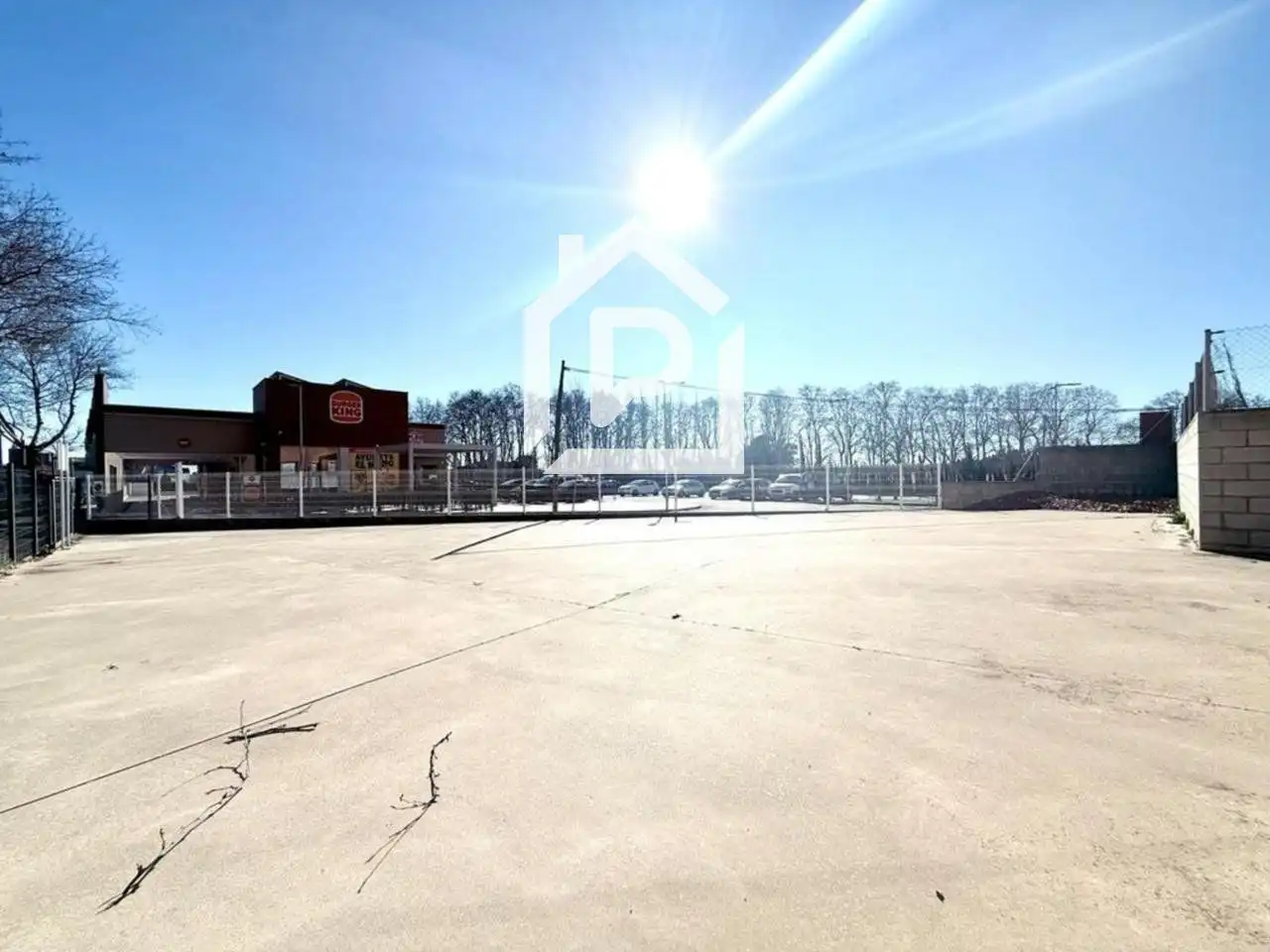 Local comercial en venta en Salvador Dalí i Domènech, imagen 2