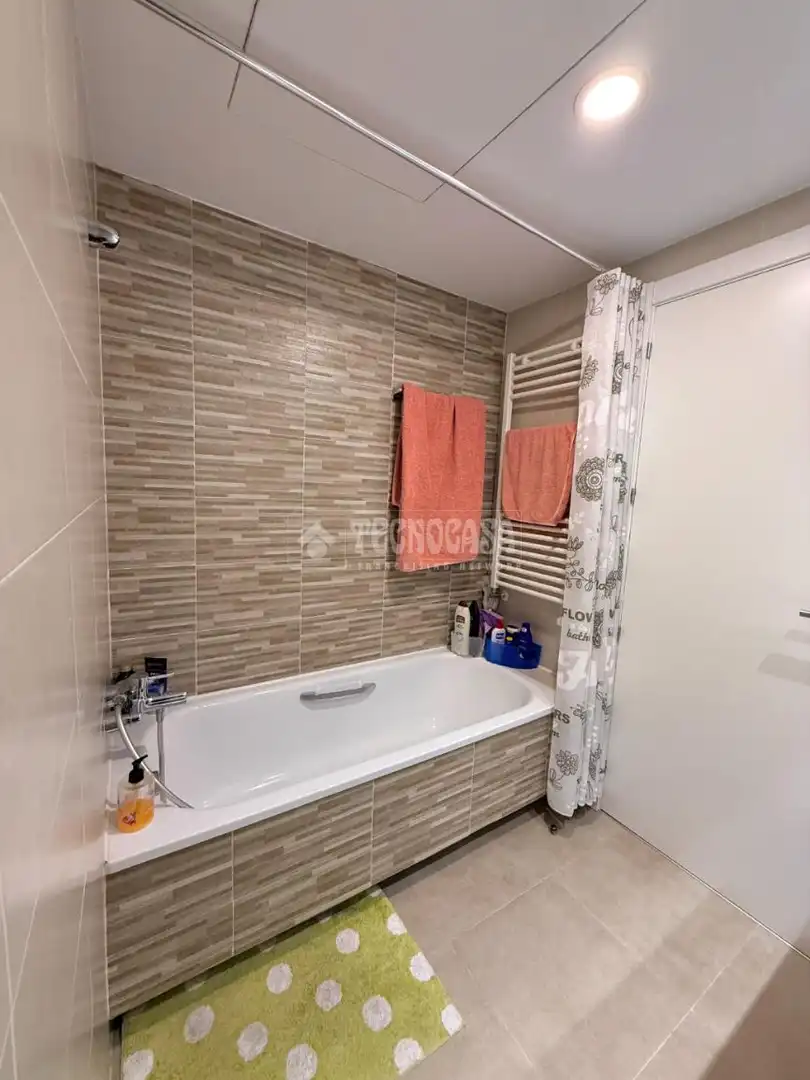 Baño de Piso en venta en Getafe con Aire acondicionado, Calefacción y Terraza