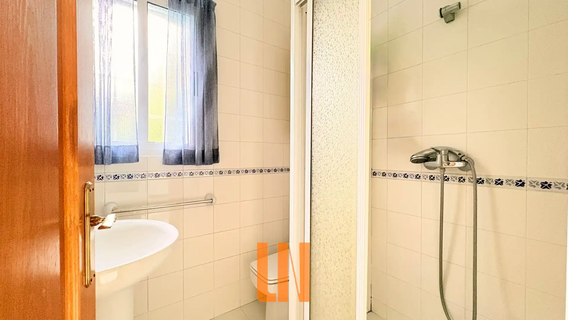 Bathroom of Houses for sale in Oleiros  with Heating, Private garden and Parquet flooring
