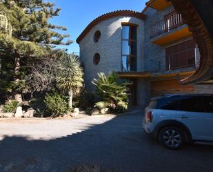 Vista exterior de Finca rústica en venda en Pineda de Mar amb Aire condicionat, Terrassa i Piscina