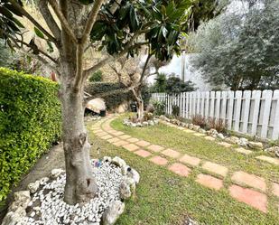 Jardí de Casa adosada en venda en Sant Vicenç de Montalt amb Piscina i Piscina comunitària