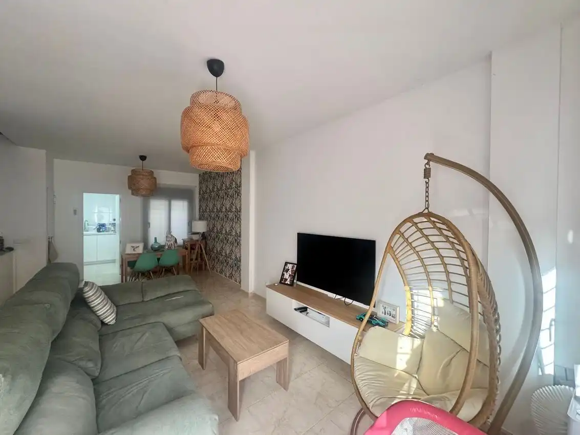 Sala d'estar de Casa adosada en venda en San Fernando amb Aire condicionat