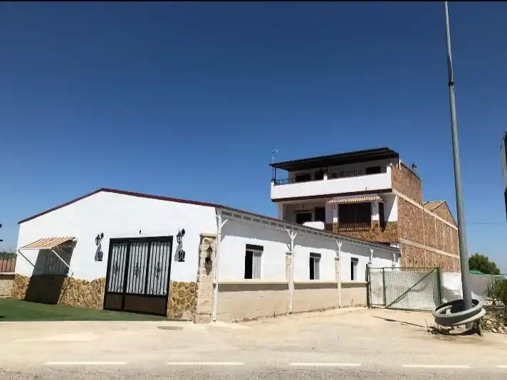 Villa con giardino in vendita a Ctra. Villargordo 9, imagen 2