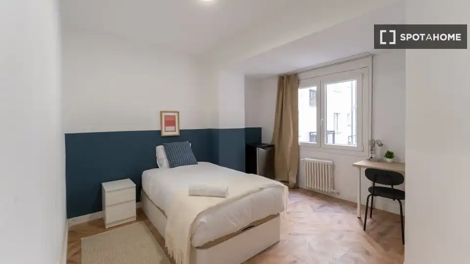 Bedroom of Flat for rent in Madrid  with Air Conditioner, Heating and Furnished