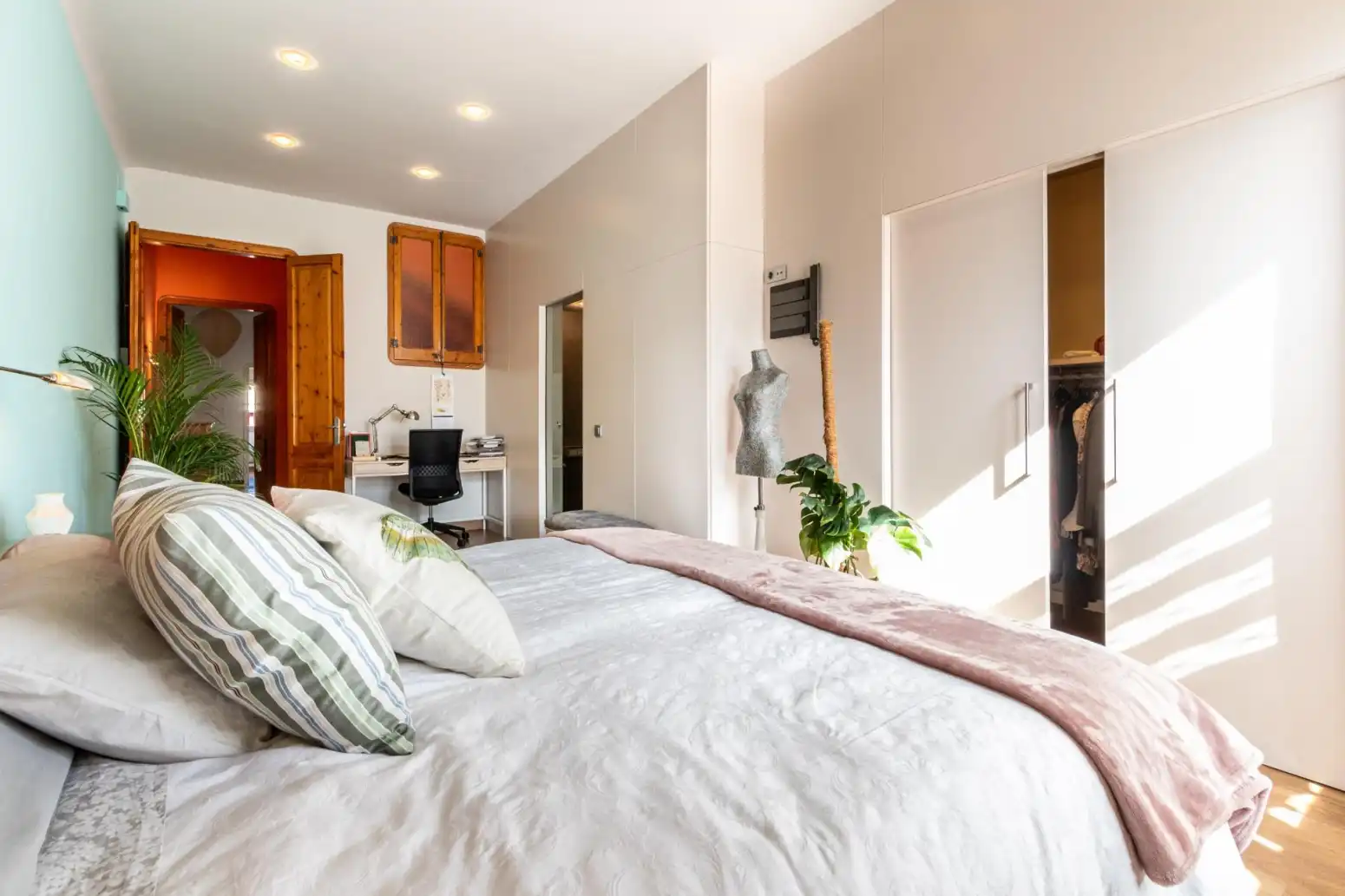 Habitación de Casa adosada en venta en Terrassa con Calefacción, Parquet y Terraza