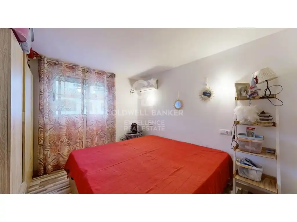 Habitación de Local en venta en Oliva