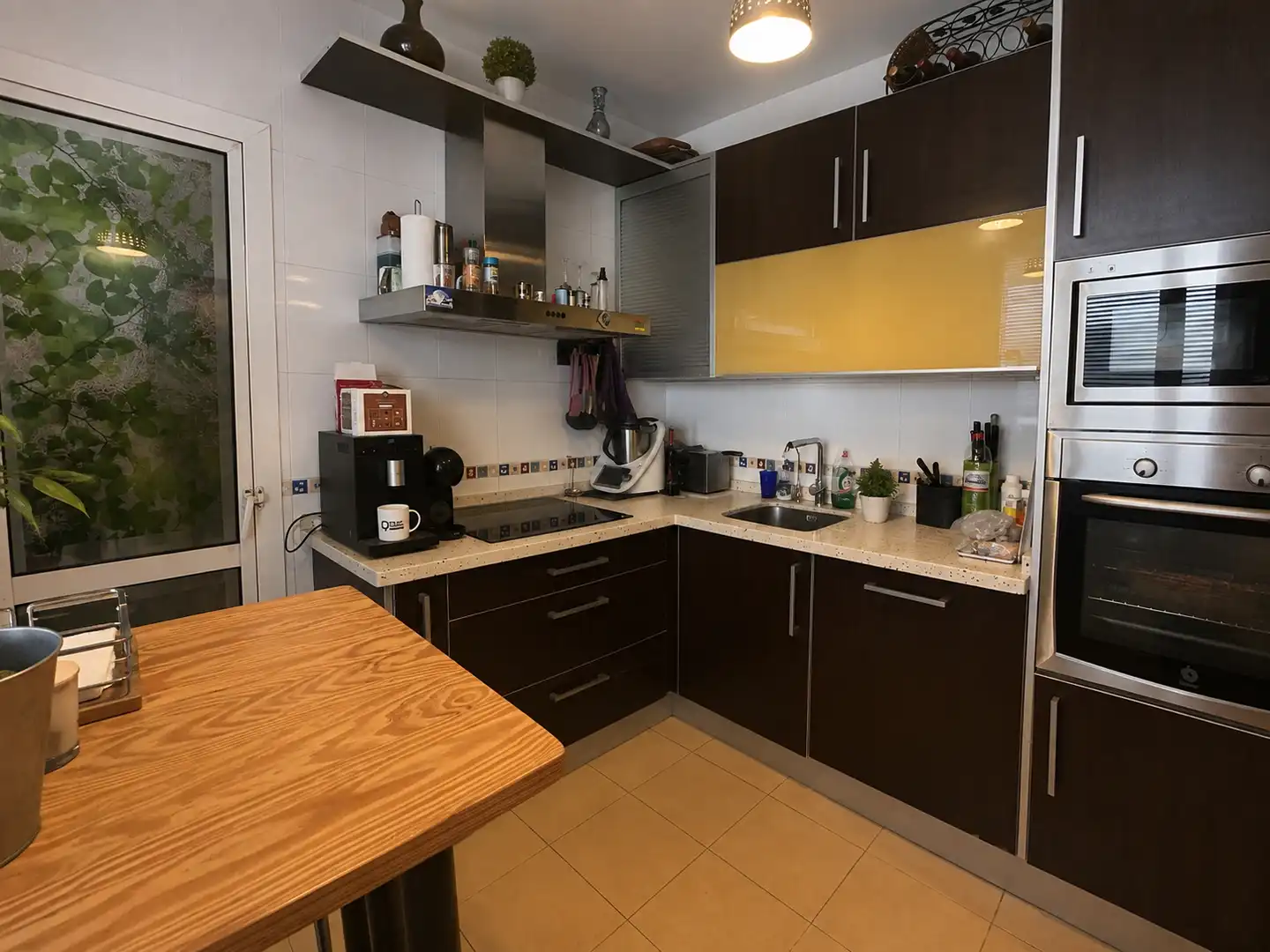 Cuina de Planta baixa en venda en Almería amb Aire condicionat, Jardí privat i Terrassa