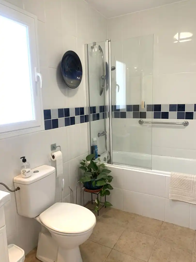 Baño de Finca rústica en venta en El Perelló con Aire acondicionado, Calefacción y Jardín privado