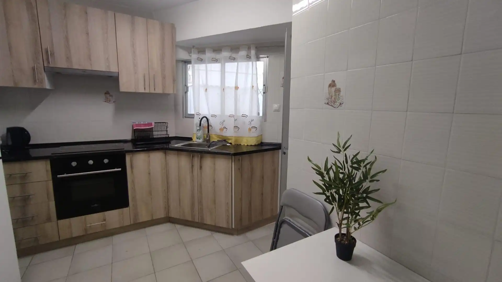 Cocina de Apartamento en venta en Alicante / Alacant con Aire acondicionado, Amueblado y Balcón