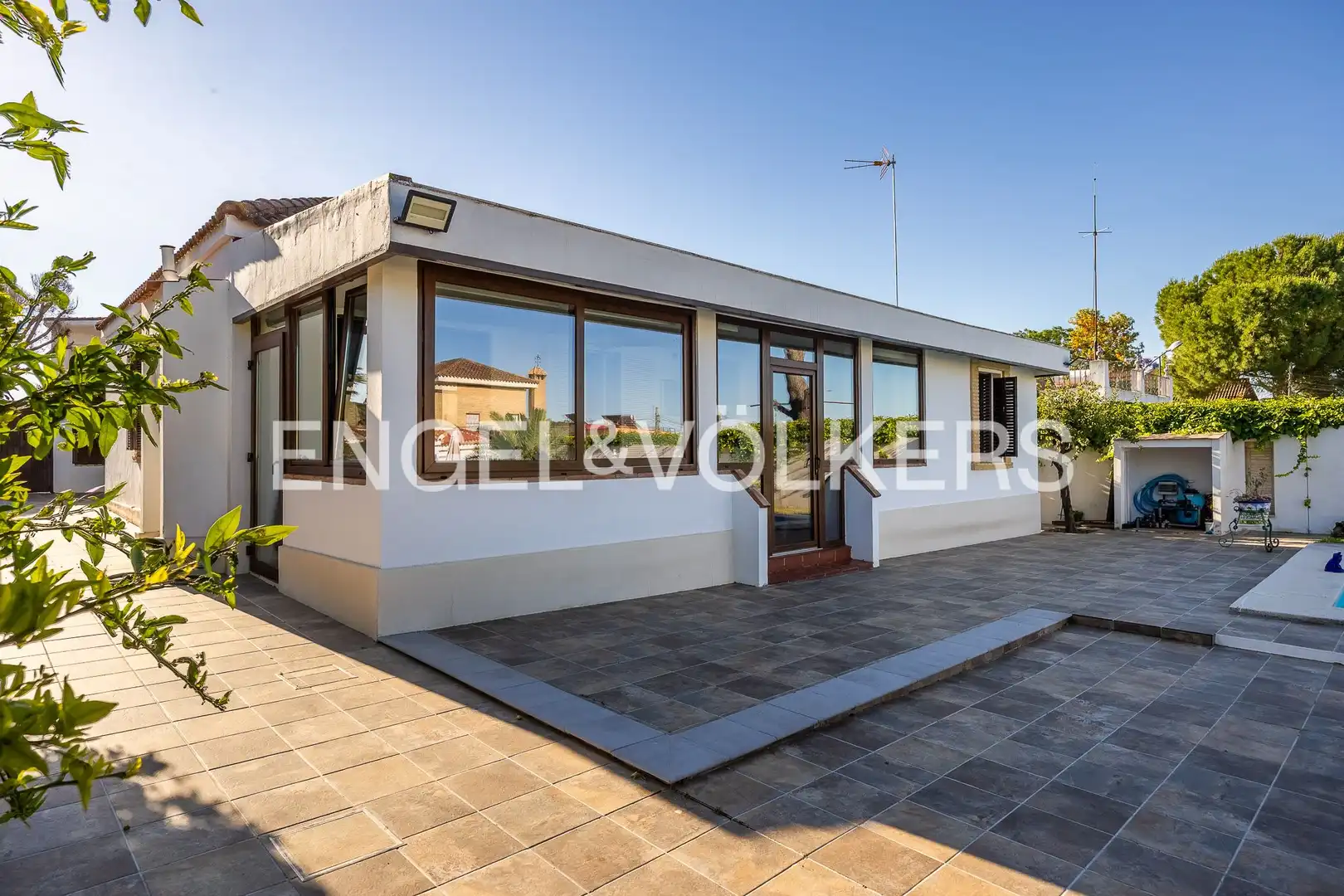 Exterior view of Houses for sale in Valencina de la Concepción  with Air Conditioner, Heating and Private garden