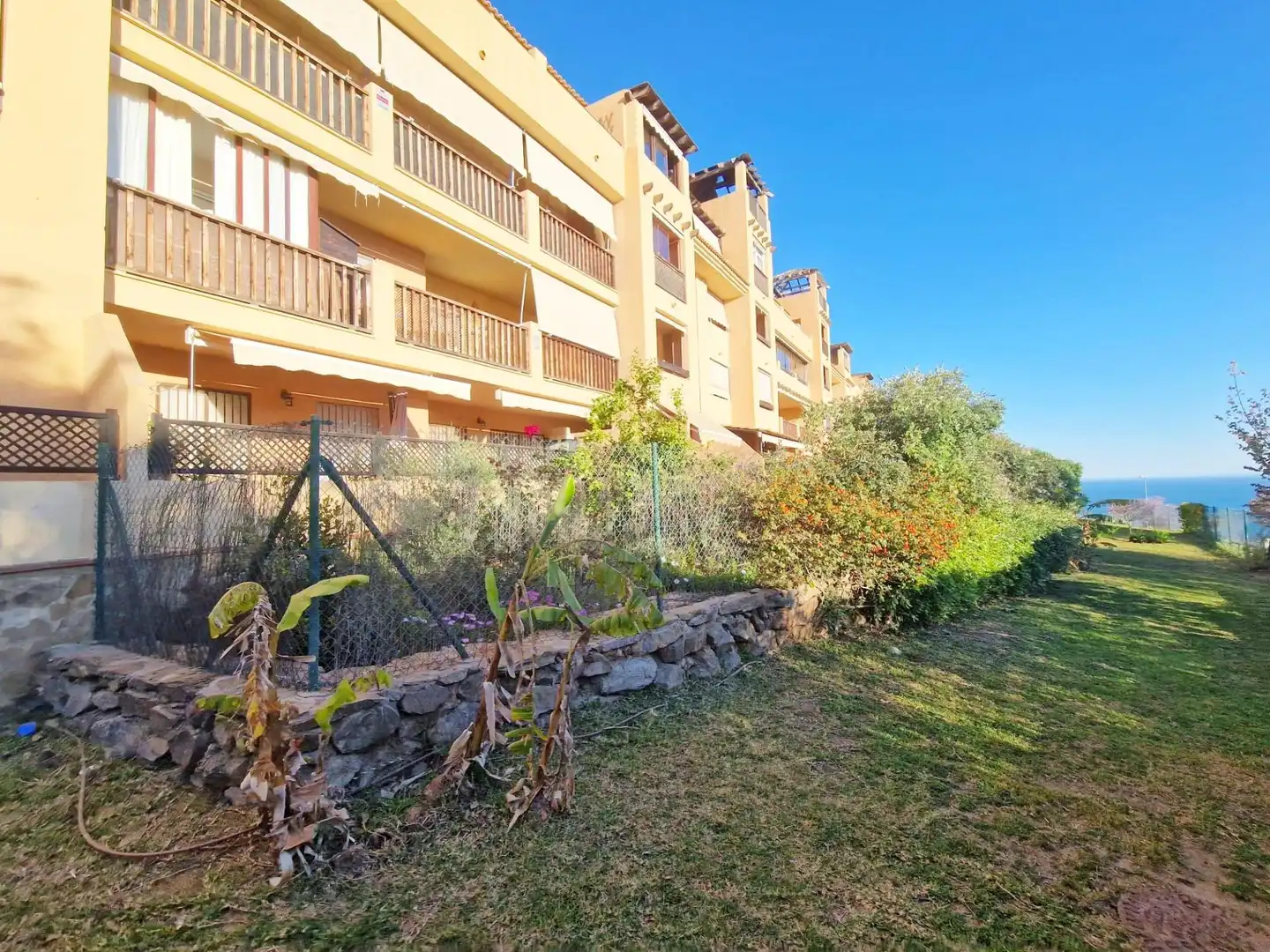 Außenansicht von Wohnung zum Verkauf in Rincón de la Victoria mit Klimaanlage, Heizung und Terrasse