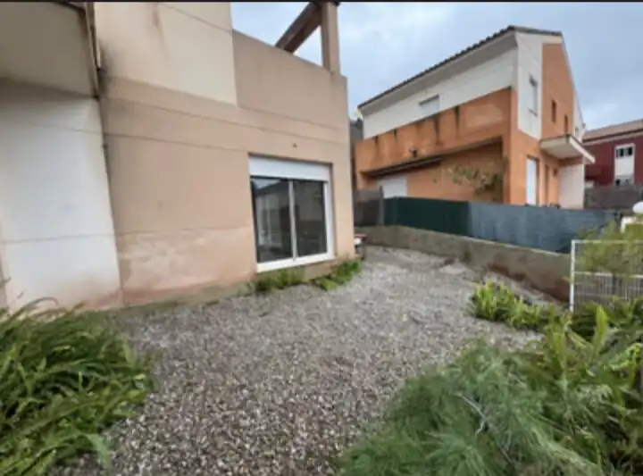 Vista exterior de Casa adosada de alquiler en Serra con Jardín privado, Terraza y Horno