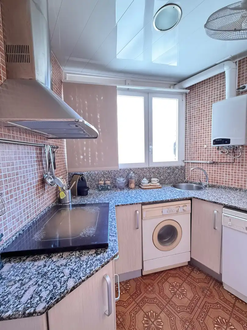 Cocina de Piso en venta en Barcelona con Balcón