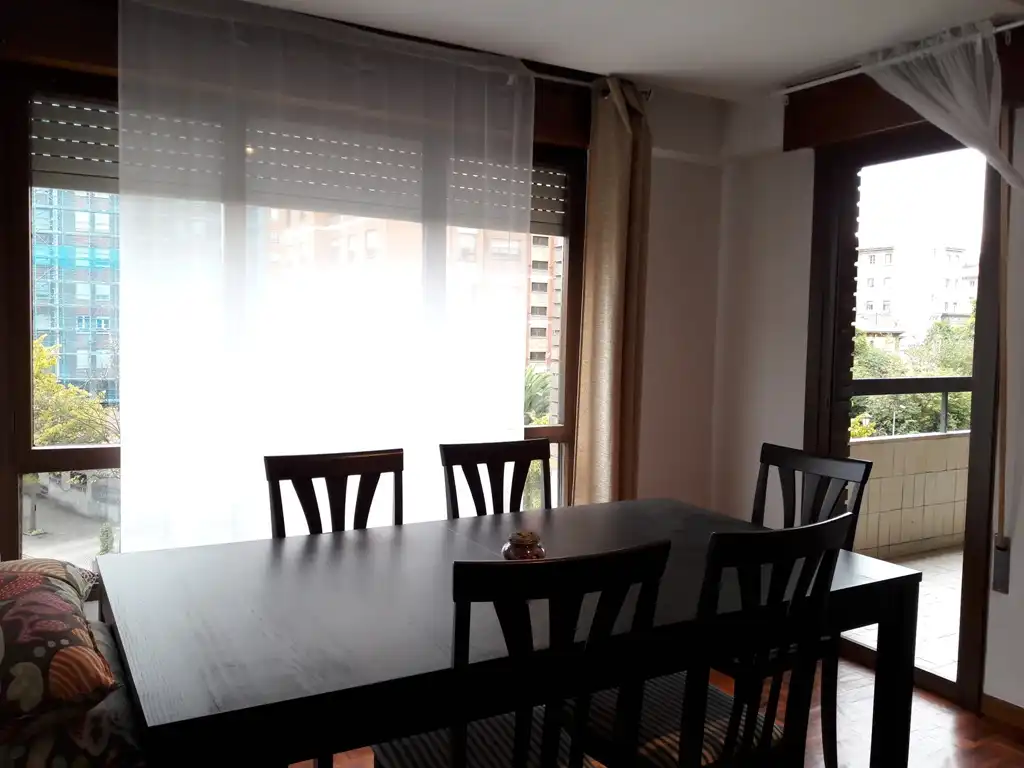Comedor de Piso de alquiler en Oviedo  con Calefacción, Terraza y Amueblado