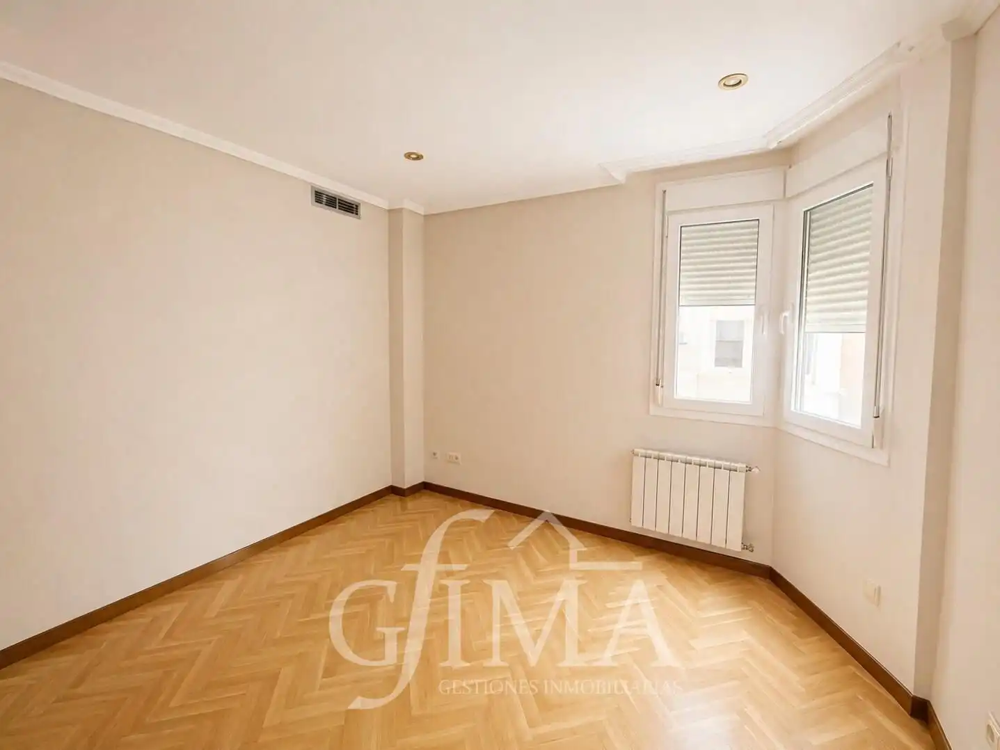 Bedroom of Flat for sale in Tomelloso  with Air Conditioner, Heating and Parquet flooring
