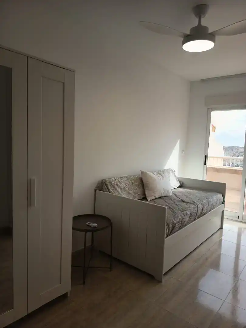 Dormitori de Apartament de lloguer en Águilas amb Aire condicionat, Moblat i Balcó