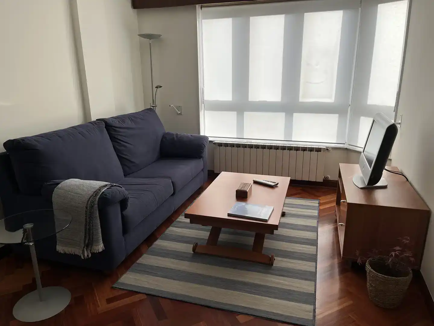 Sala d'estar de Pis en venda en Cambre  amb Balcó