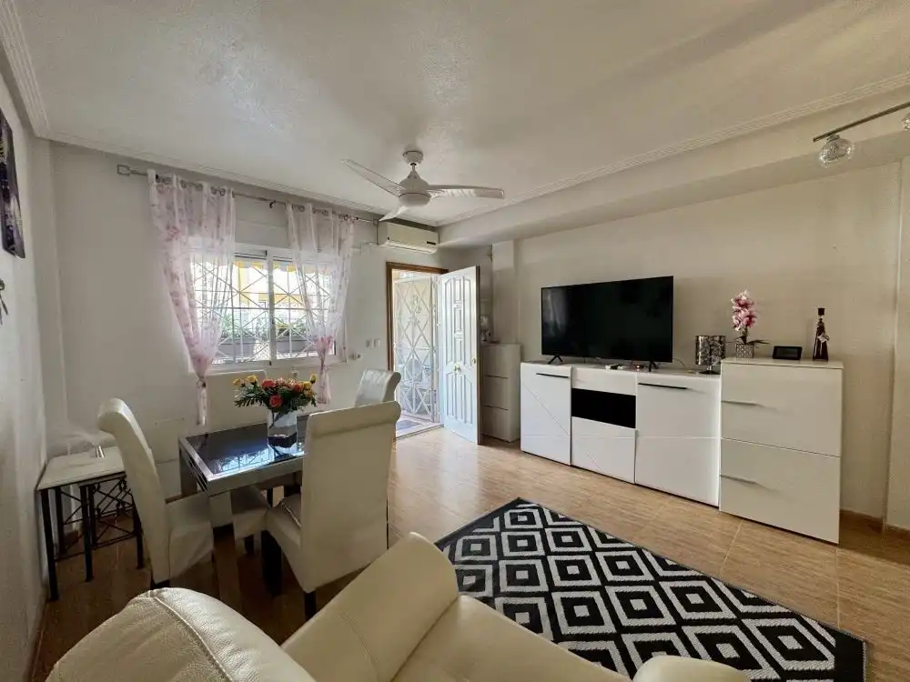 Sala d'estar de Apartament en venda en Orihuela amb Jardí privat, Terrassa i Balcó