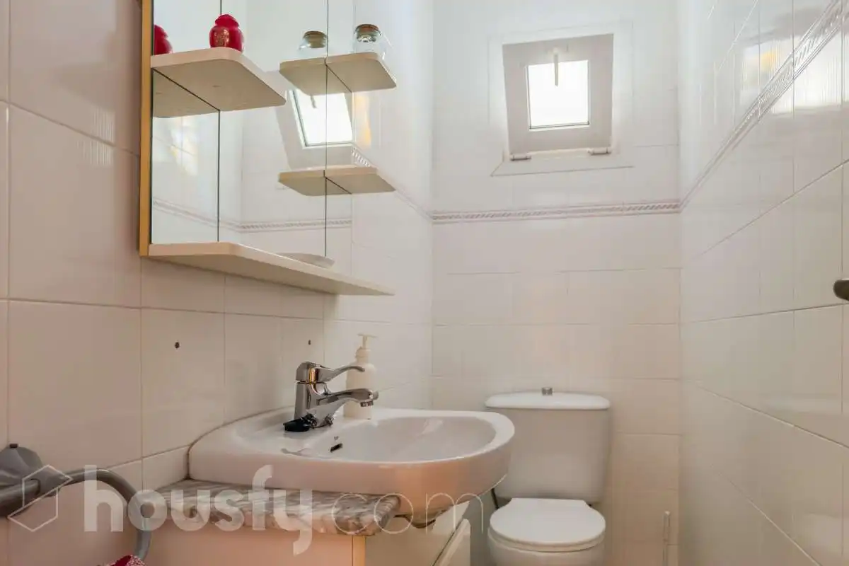 Bathroom of Houses for sale in Santa Coloma de Gramenet  with Air Conditioner, Heating and Private garden