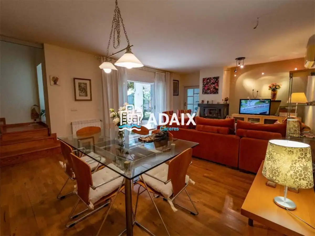 Chalet en venta en C/ ÁNGEL FERNÁNDEZ, imagen 4