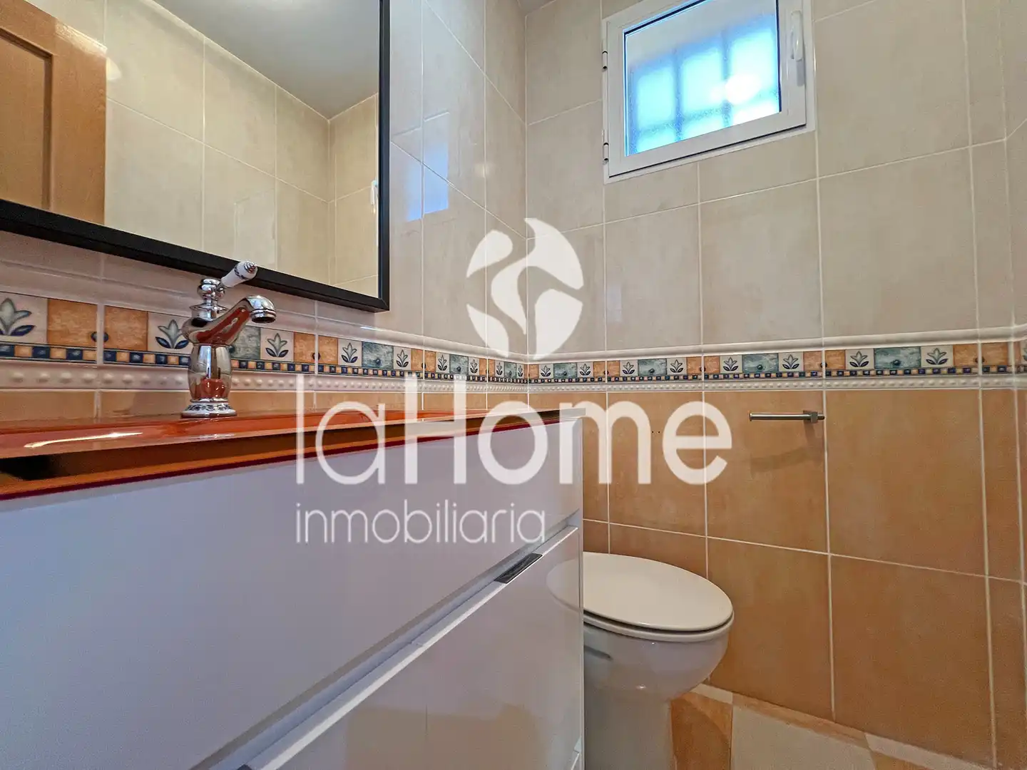 Bathroom of Houses for sale in La Pobla de Vallbona  with Air Conditioner, Heating and Private garden