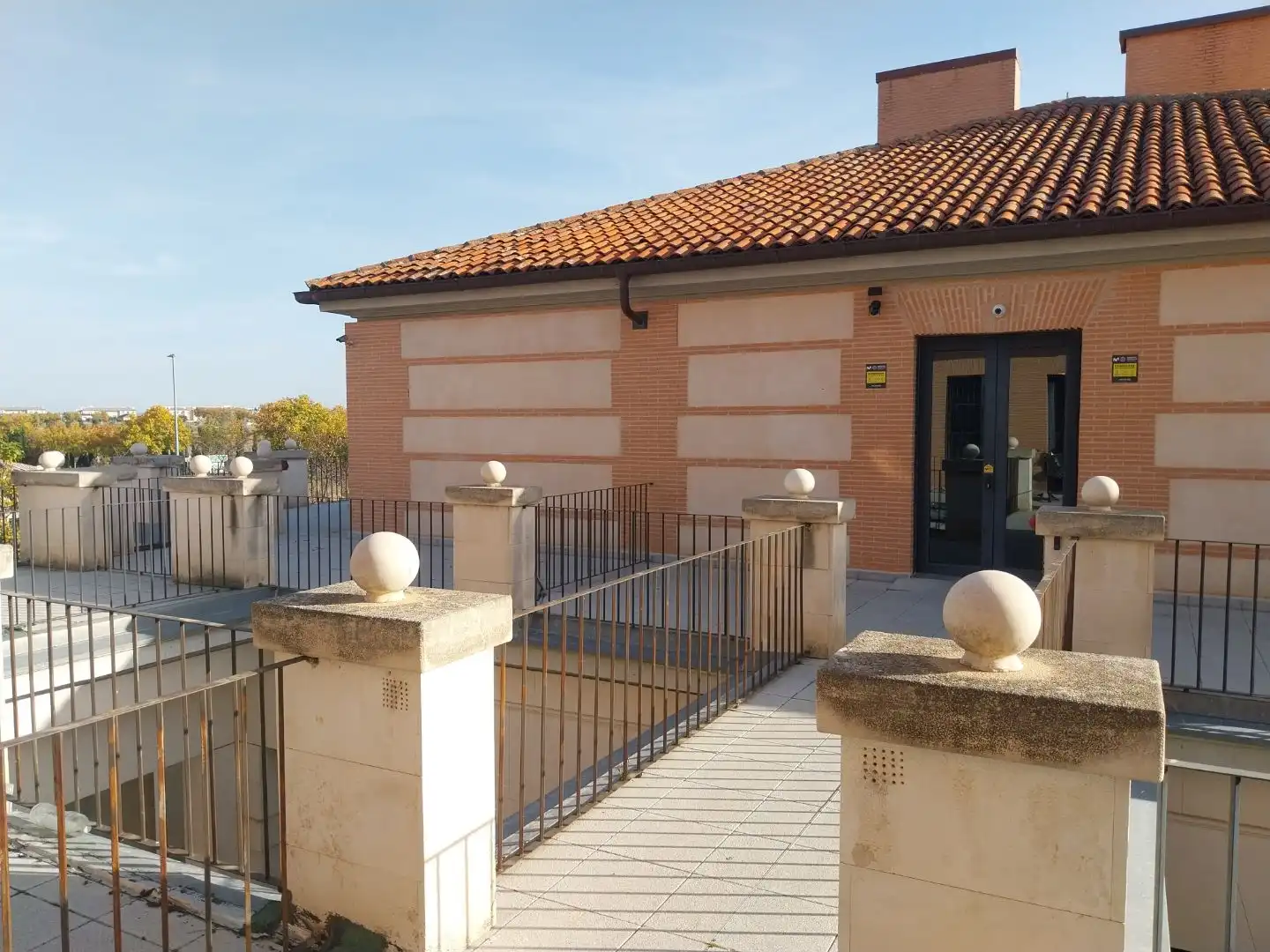 Bureau avec ascenseur à louer à Calle Patrimonio Mundial 9