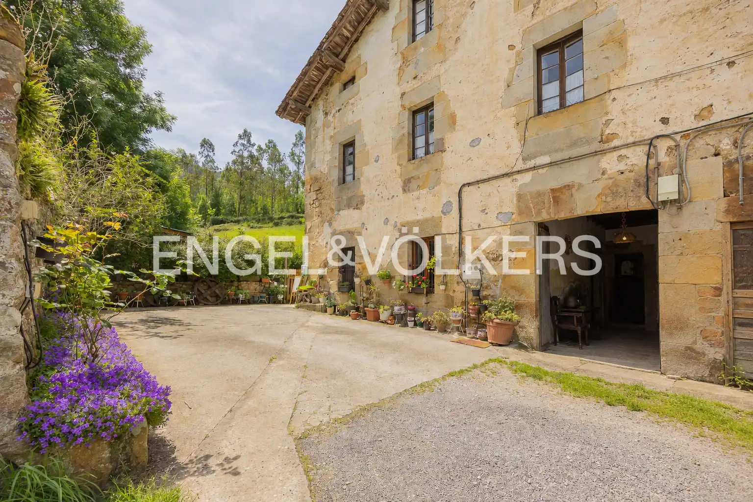 Vista exterior de Casa adosada en venta en Elorrio con Calefacción y Jardín privado