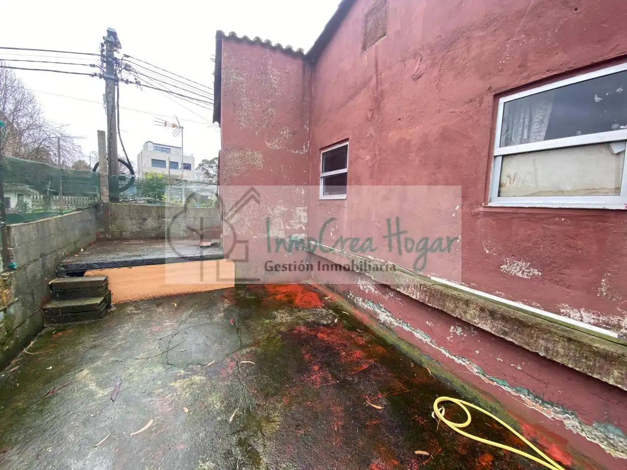 Außenansicht von Einfamilien-Reihenhaus zum Verkauf in Vigo  mit Heizung, Terrasse und Abstellraum