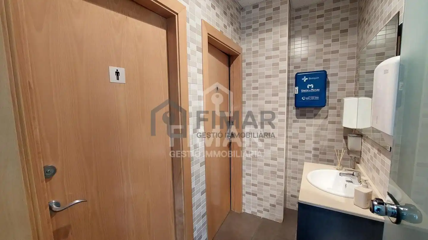 Baño de Nave industrial de alquiler en Vilassar de Mar