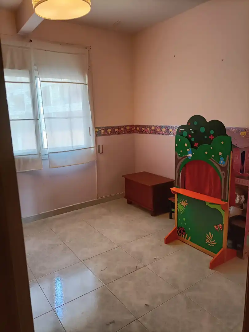Habitación de Dúplex en venta en Pineda de Mar con Calefacción, Terraza y Amueblado