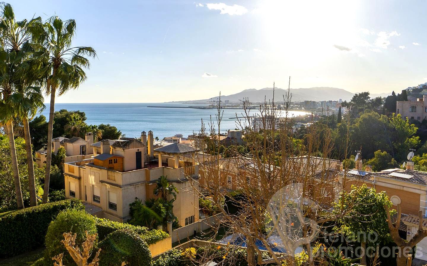 Vista exterior de Casa adosada en venda en Málaga Capital amb Aire condicionat, Calefacció i Jardí privat