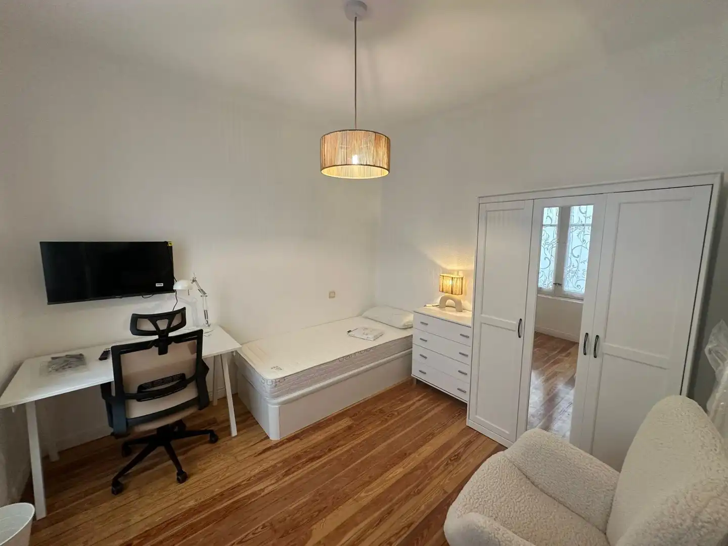 Bedroom of Flat for rent in Burgos  with Heating, Terrace and Furnished