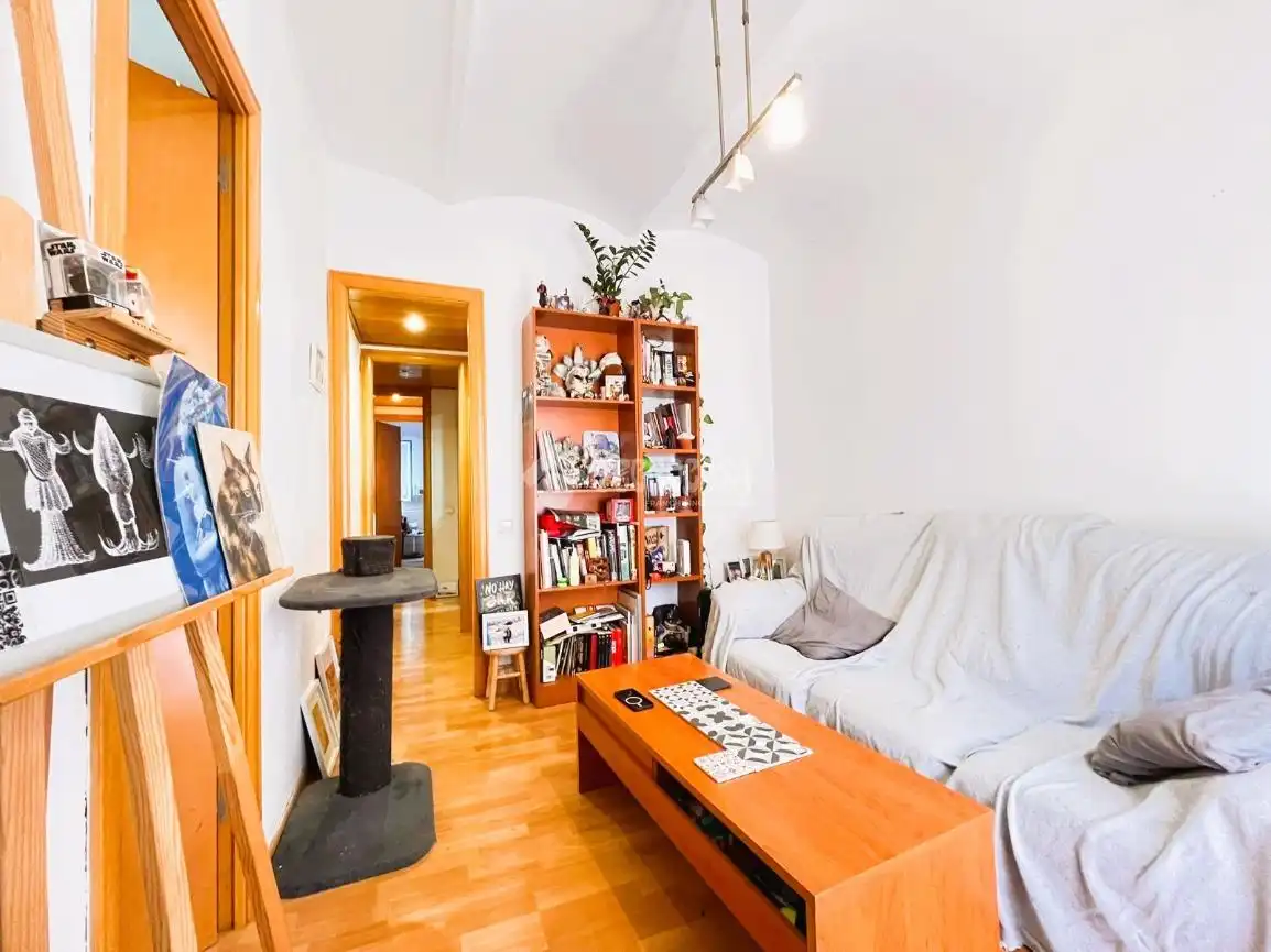 Habitación de Piso en venta en L'Hospitalet de Llobregat con Parquet y Balcón