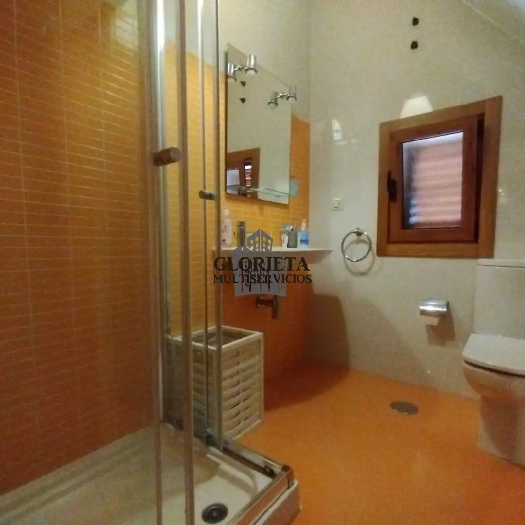 Bany de Casa o xalet en venda en Vigo  amb Calefacció, Terrassa i Traster