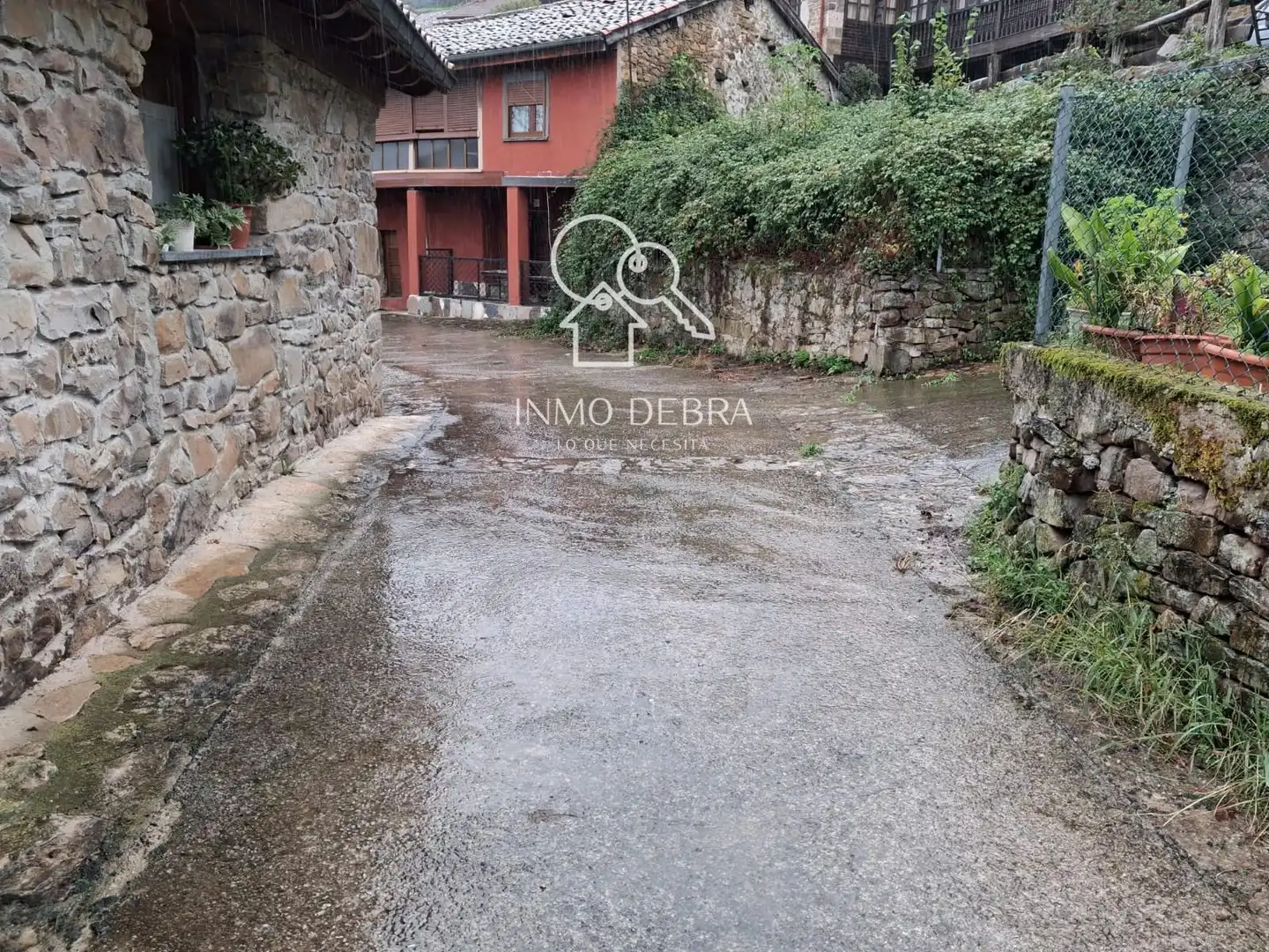 Parking of Houses for sale in Sobrescobio, Asturias