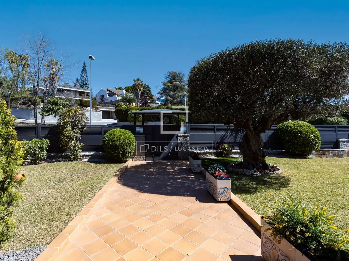 Vista exterior de Casa o xalet de lloguer en Alella amb Aire condicionat, Calefacció i Jardí privat