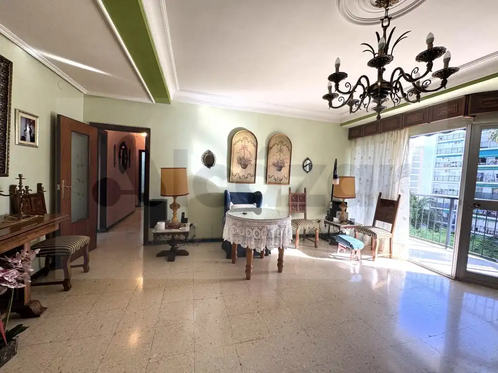 Sala d'estar de Pis en venda en Sevilla amb Terrassa i Balcó